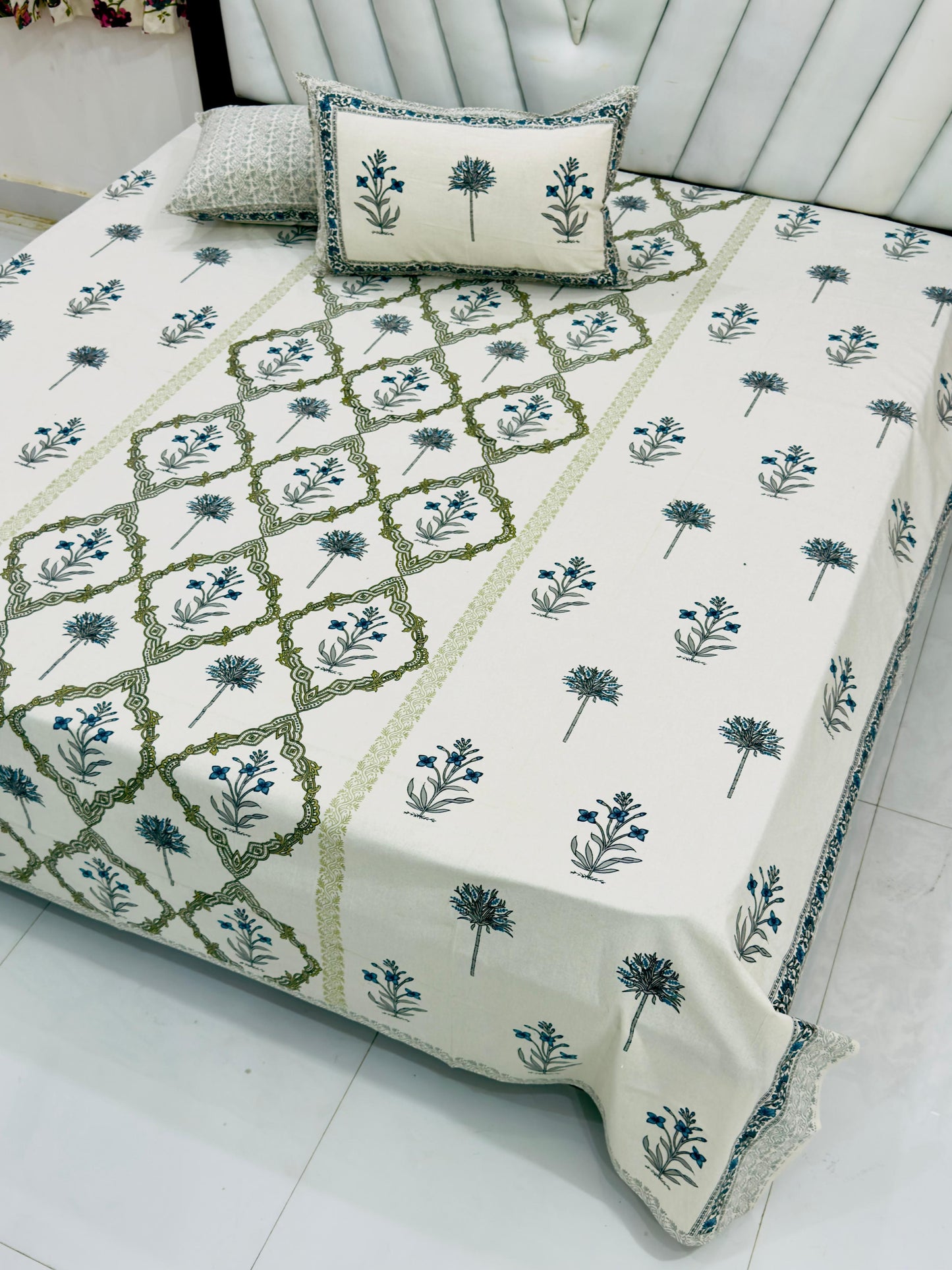 Green Lattice Floral King Size Cotton Bedsheet with Reversible Pillow Covers