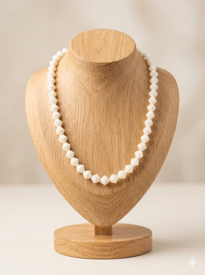 Taanvi’s Collections: Elegant White Geometric Beaded Chain Necklace – Classic 40cm Plastic Diamond-Shaped Beads with Gold-Coated Clasp