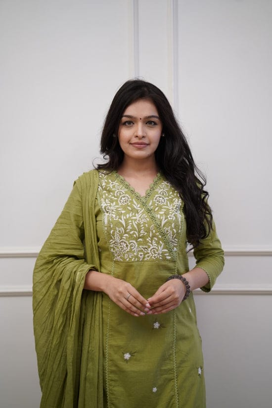 Parrot Embroidered Cotton Set – Brand Showroom Exclusive