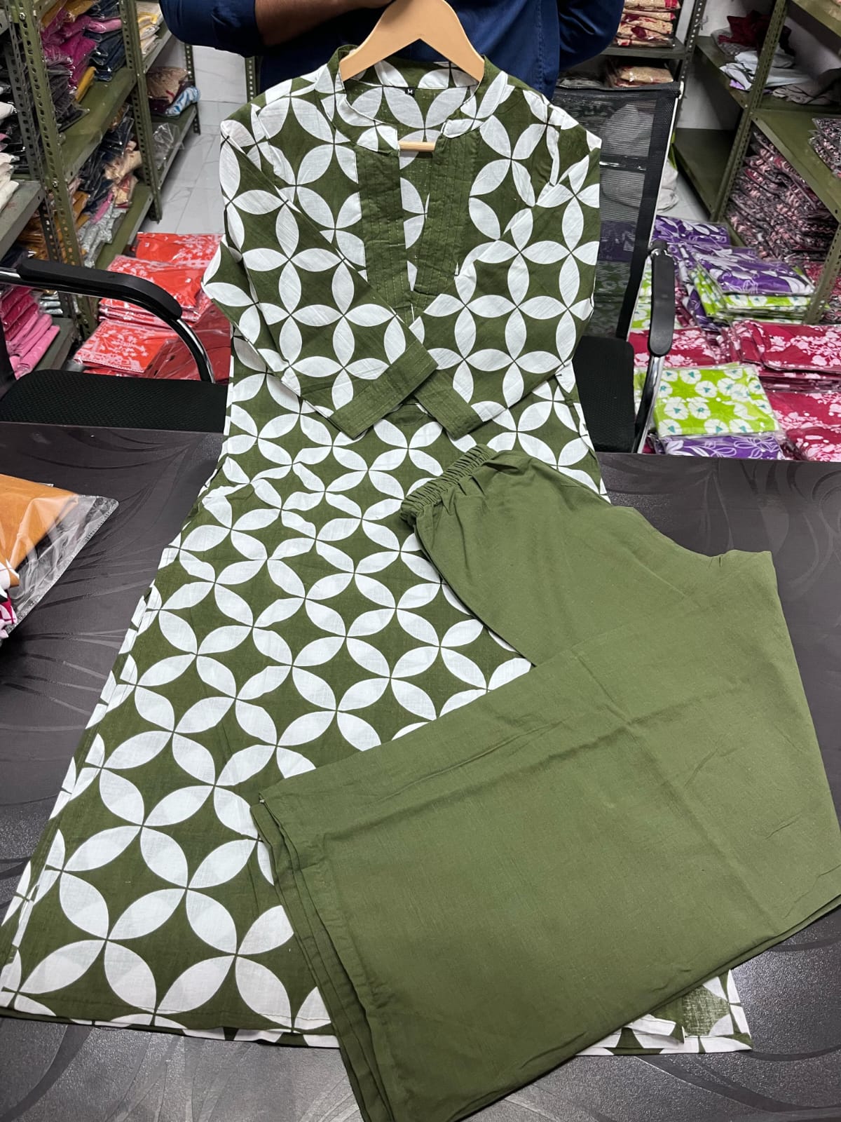 💜✨ NEW LAUNCH – Elegant Floral Cotton Kurta Pant Set ✨💜
